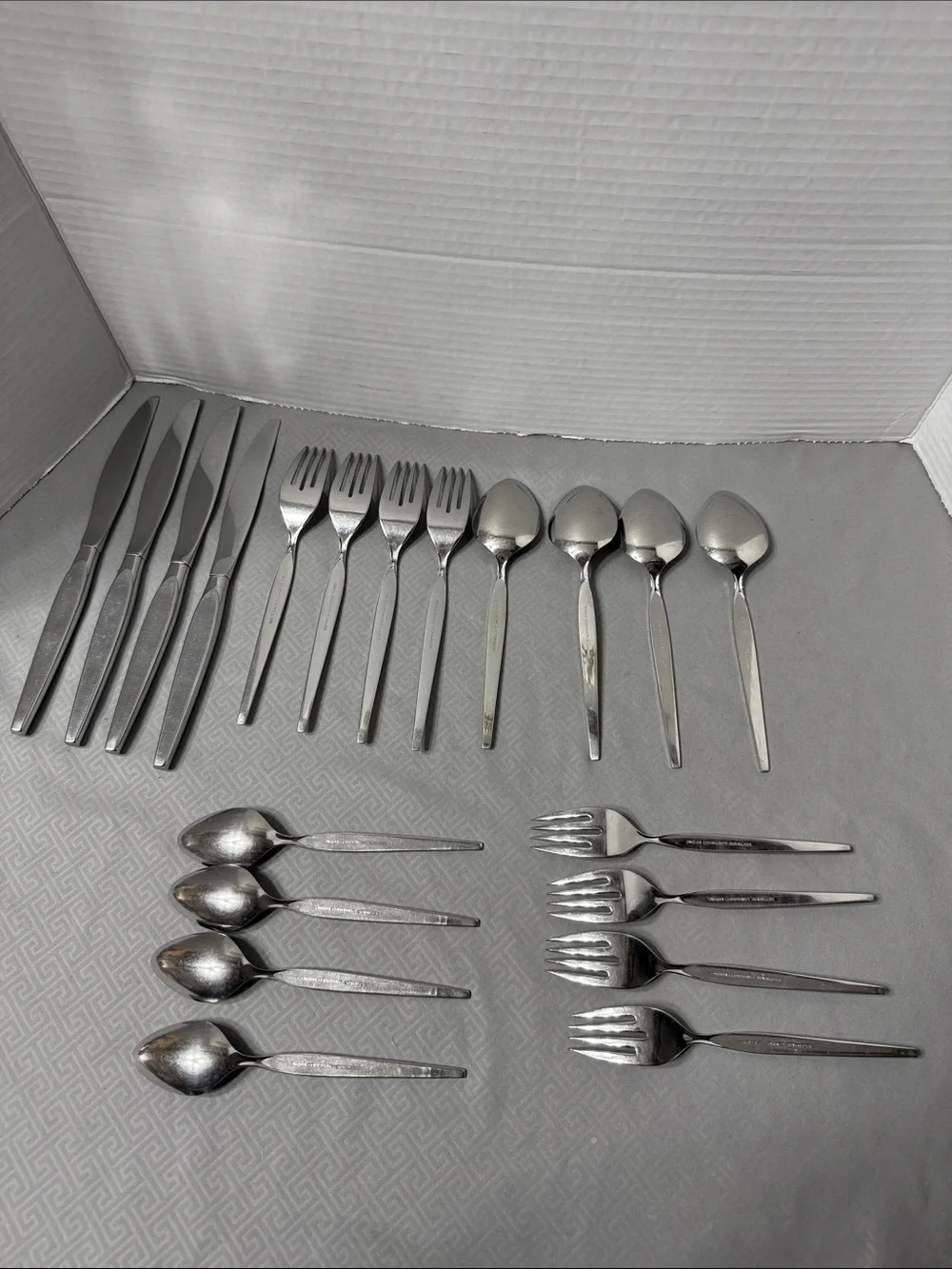 Oneida Community SATINIQUE Older Pattern Stainless Flatware 4 5Pc Place Settings
